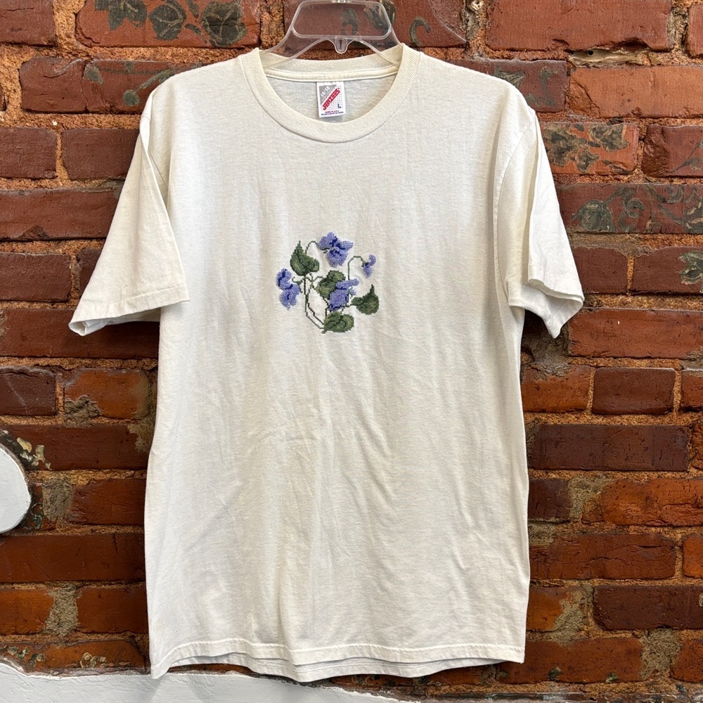 Vintage Jerzees Made‎ in the USA Beaded Embroidered Flower Tee Size Large